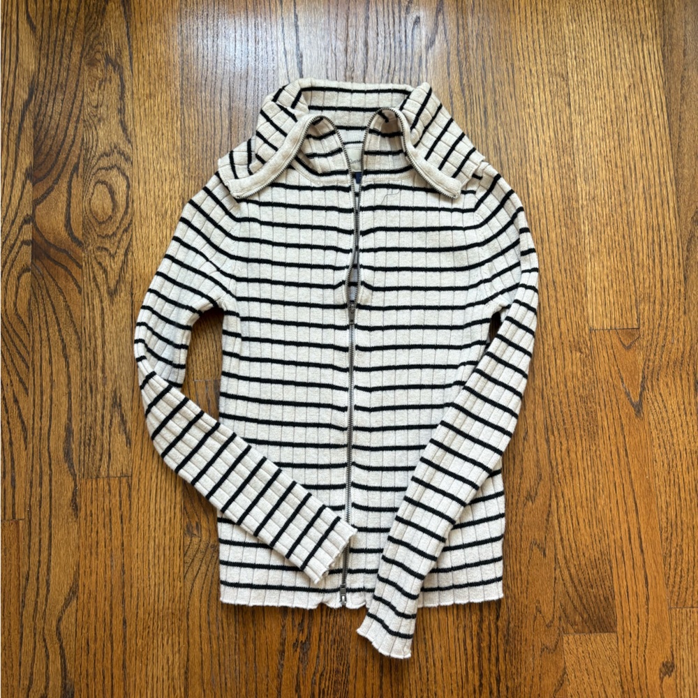 Universal Threads zip up sweater